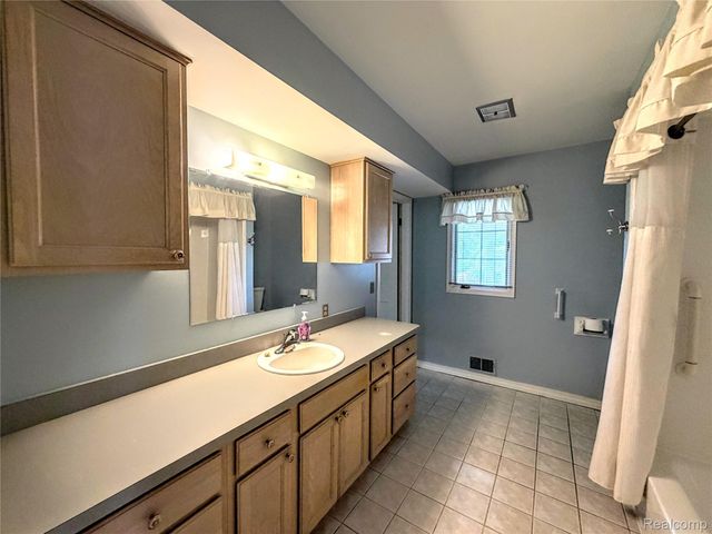 8079 Farley Road, Putnam Township, MI 48169