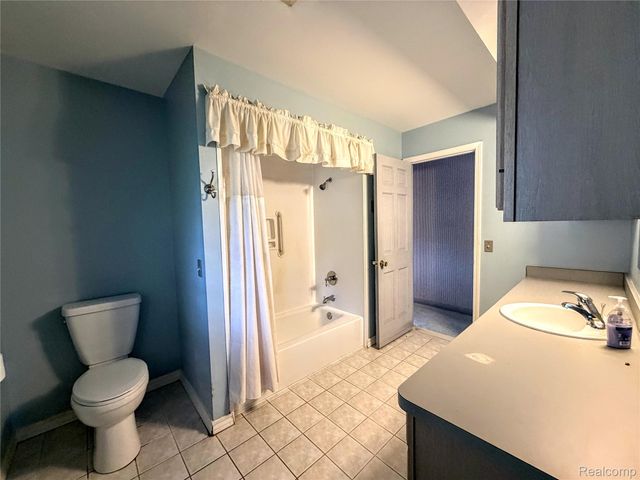 8079 Farley Road, Putnam Township, MI 48169