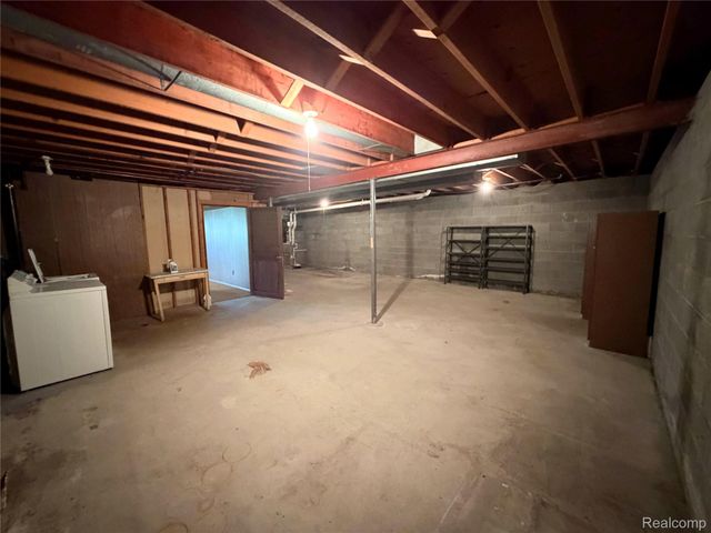 8079 Farley Road, Putnam Township, MI 48169