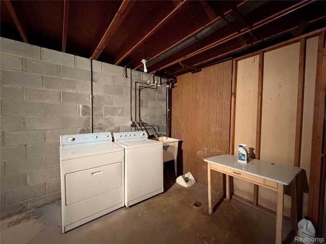 8079 Farley Road, Putnam Township, MI 48169