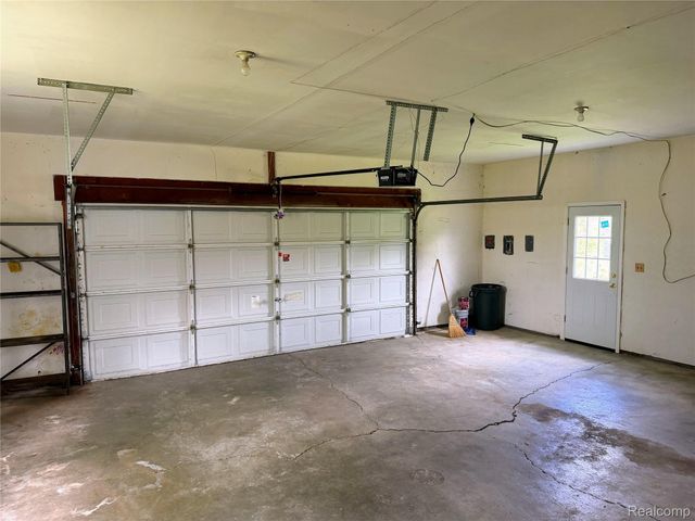 8079 Farley Road, Putnam Township, MI 48169