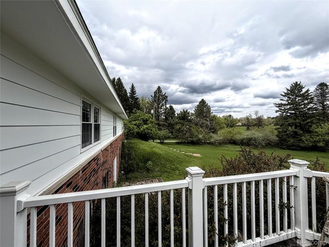 8079 Farley Road, Putnam Township, MI 48169