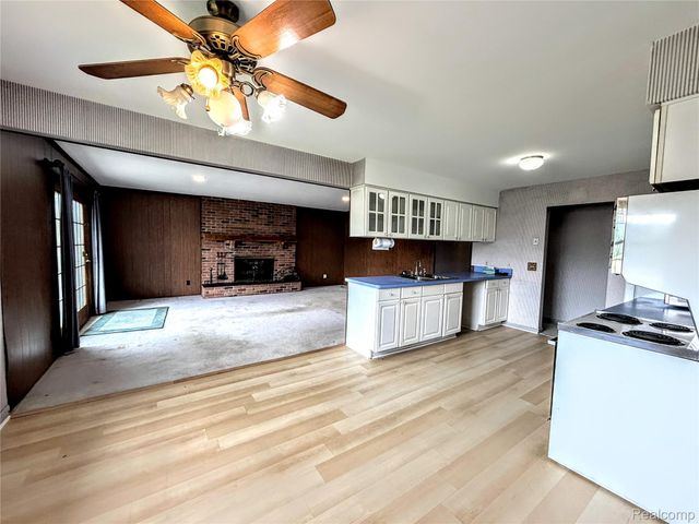 8079 Farley Road, Putnam Township, MI 48169