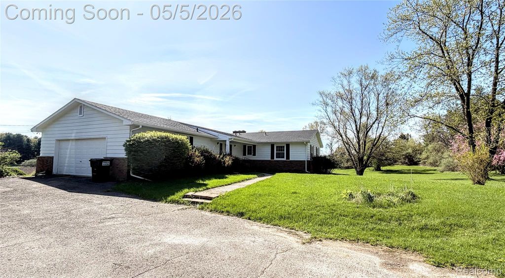 8079 Farley Road, Putnam Township, MI 48169