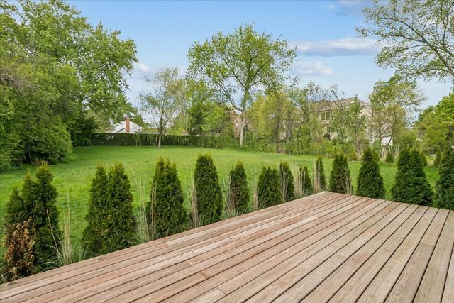 250 Wilshire Road, Lake Forest, IL 60045