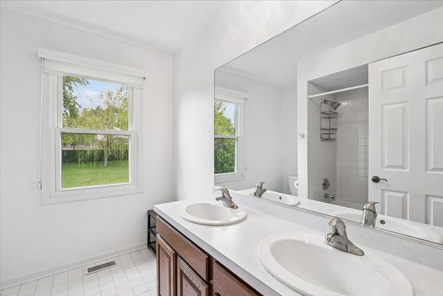 250 Wilshire Road, Lake Forest, IL 60045