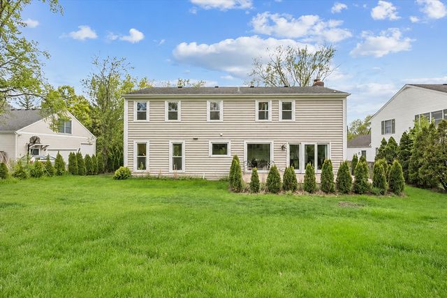 250 Wilshire Road, Lake Forest, IL 60045