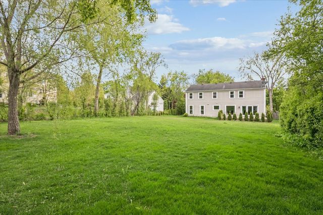 250 Wilshire Road, Lake Forest, IL 60045