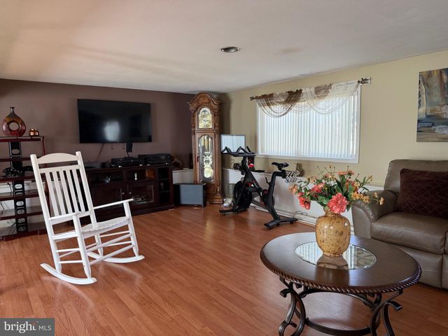 89 UPPER FERRY RD, Ewing, NJ 08628