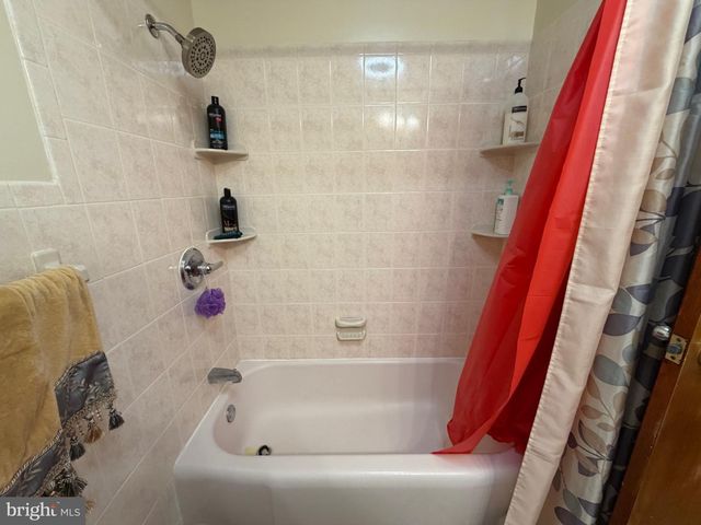 89 UPPER FERRY RD, Ewing, NJ 08628