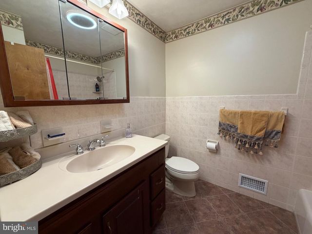 89 UPPER FERRY RD, Ewing, NJ 08628