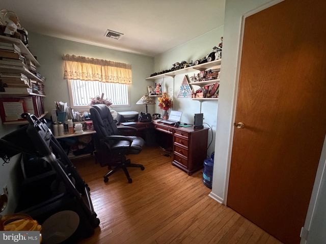 89 UPPER FERRY RD, Ewing, NJ 08628