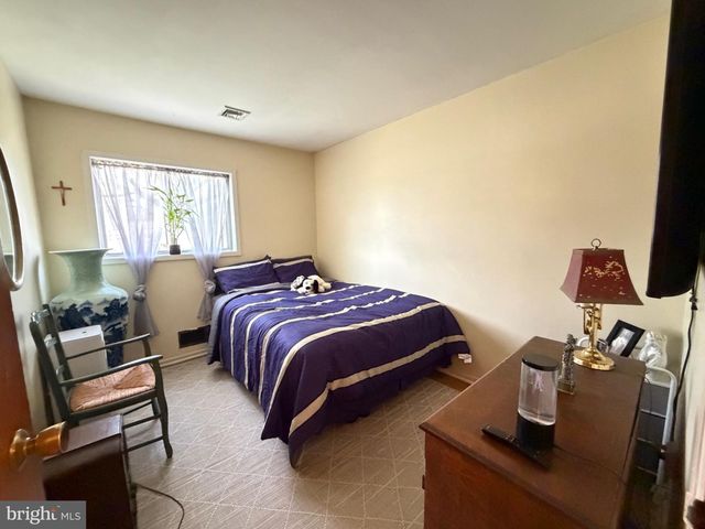 89 UPPER FERRY RD, Ewing, NJ 08628