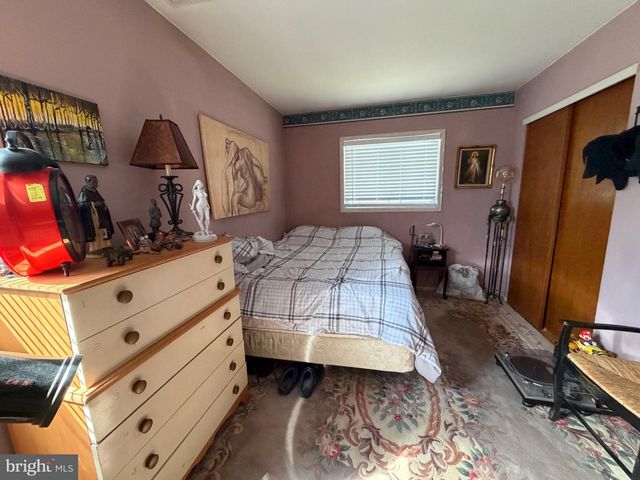 89 UPPER FERRY RD, Ewing, NJ 08628