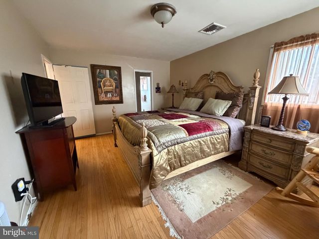 89 UPPER FERRY RD, Ewing, NJ 08628