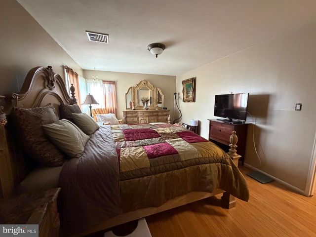 89 UPPER FERRY RD, Ewing, NJ 08628