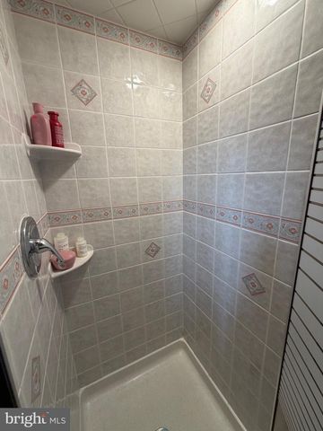 89 UPPER FERRY RD, Ewing, NJ 08628