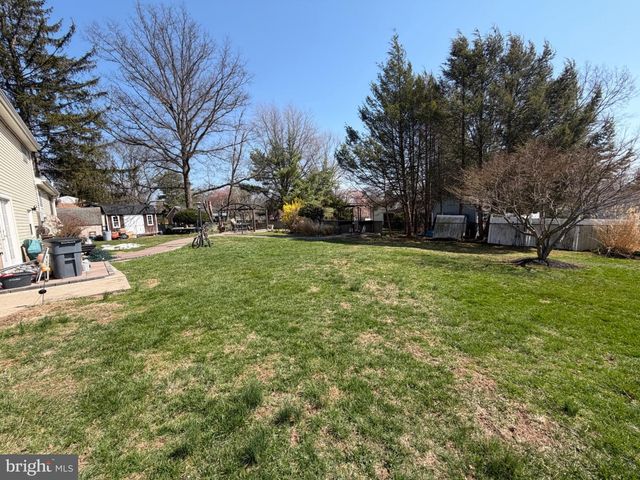 89 UPPER FERRY RD, Ewing, NJ 08628