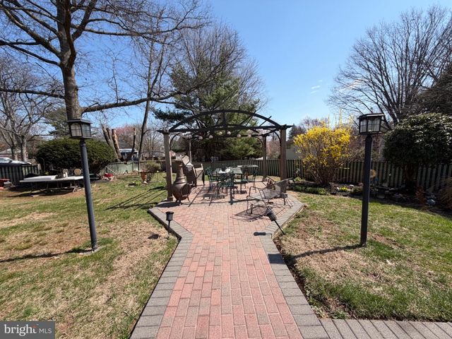 89 UPPER FERRY RD, Ewing, NJ 08628