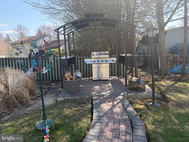 89 UPPER FERRY RD, Ewing, NJ 08628