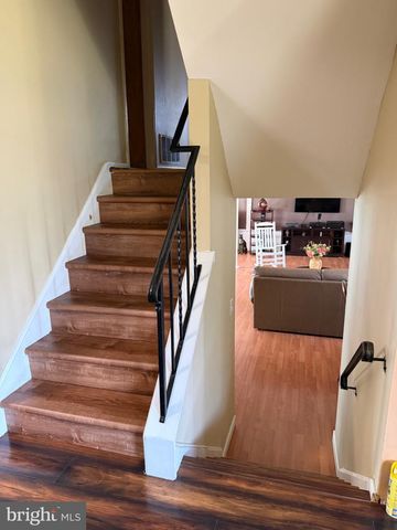 89 UPPER FERRY RD, Ewing, NJ 08628