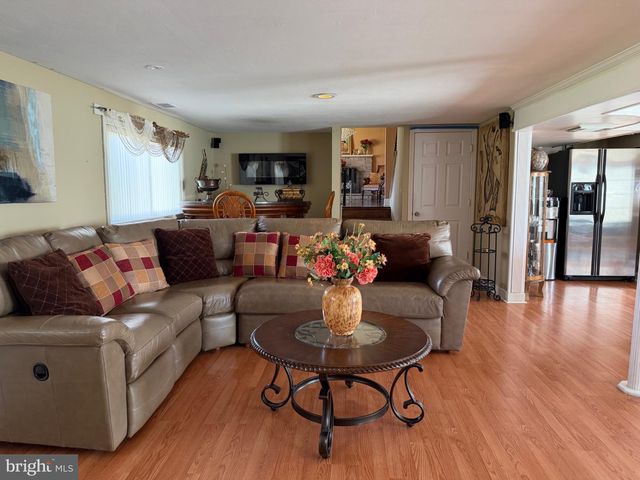 89 UPPER FERRY RD, Ewing, NJ 08628