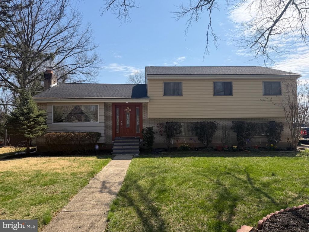 89 UPPER FERRY RD, Ewing, NJ 08628