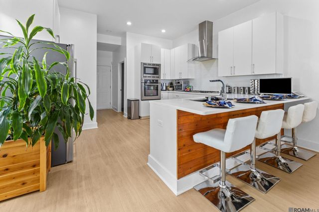 6095 Royal Palms Ct, Gonzales, LA 70737