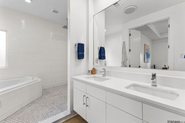 6095 Royal Palms Ct, Gonzales, LA 70737