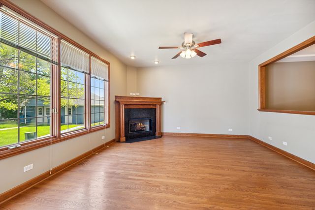 227 N Maple Street 227, Itasca, IL 60143
