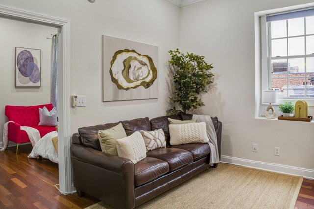 348 King Street 348m, Charleston, SC 29401