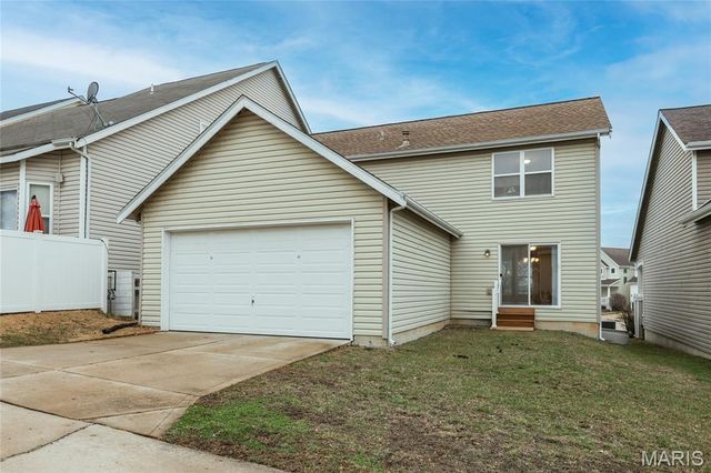 243 Vivaron Avenue, St Charles, MO 63303