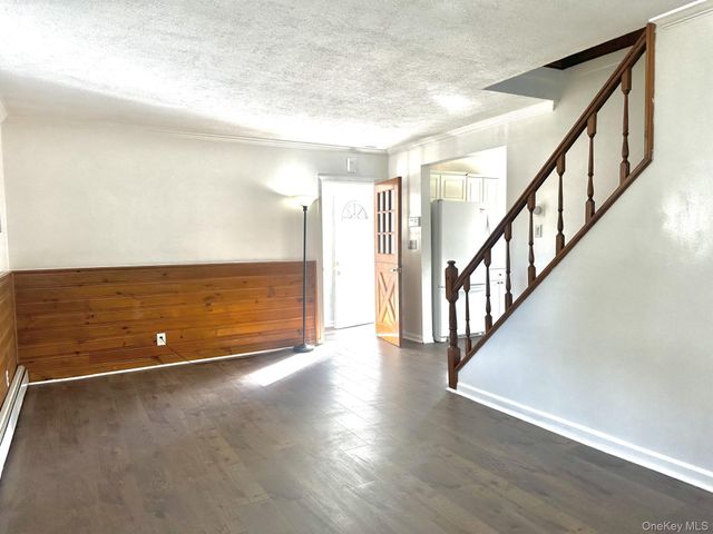 27 Collins Road, Glen Cove, NY 11524