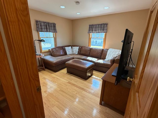 37 Glenwood Avenue, Dover, NH 03820