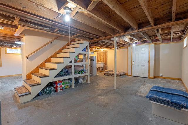 37 Glenwood Avenue, Dover, NH 03820
