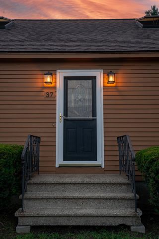 37 Glenwood Avenue, Dover, NH 03820