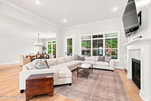 4027 Thomas Farm Dr, Louisville, KY 40299