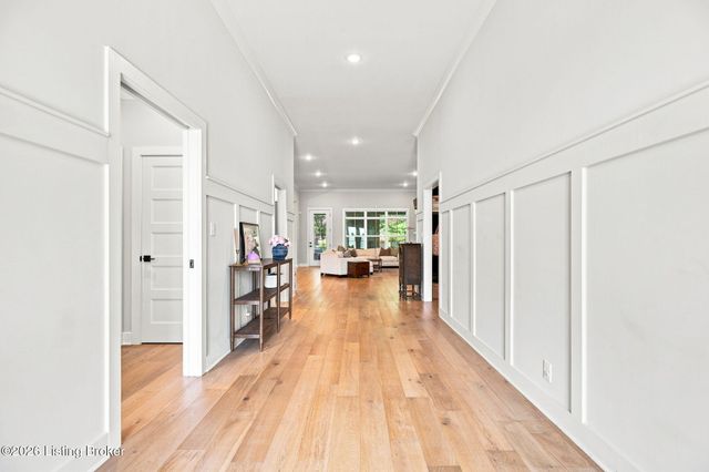 4027 Thomas Farm Dr, Louisville, KY 40299