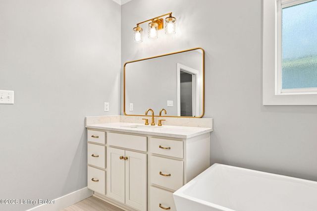 4027 Thomas Farm Dr, Louisville, KY 40299