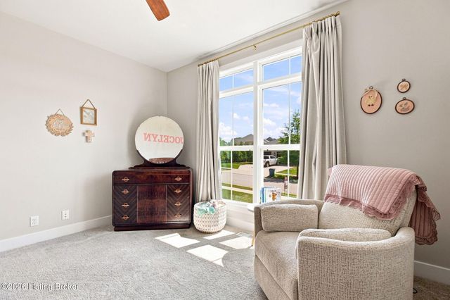 4027 Thomas Farm Dr, Louisville, KY 40299