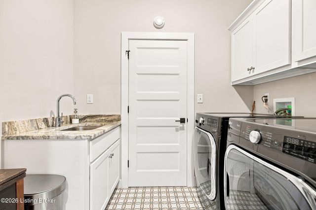 4027 Thomas Farm Dr, Louisville, KY 40299