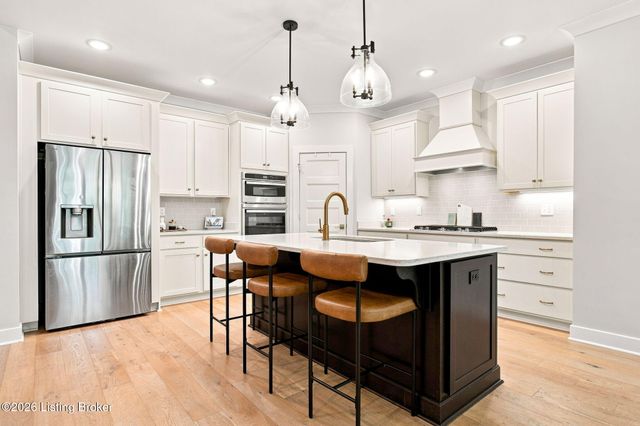 4027 Thomas Farm Dr, Louisville, KY 40299