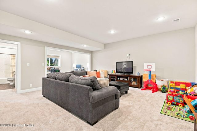 4027 Thomas Farm Dr, Louisville, KY 40299