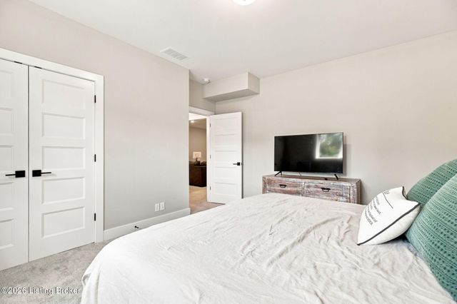 4027 Thomas Farm Dr, Louisville, KY 40299