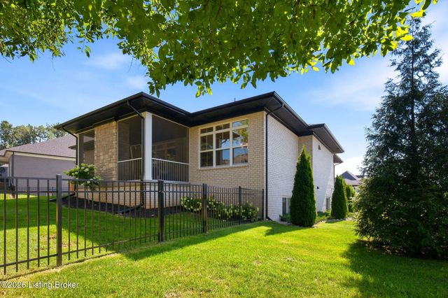 4027 Thomas Farm Dr, Louisville, KY 40299