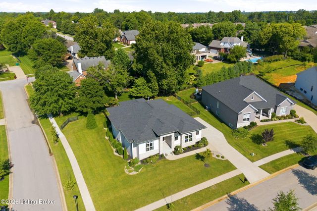 4027 Thomas Farm Dr, Louisville, KY 40299