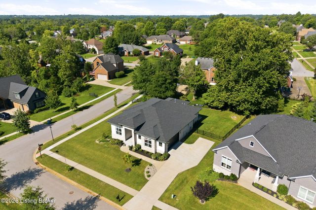 4027 Thomas Farm Dr, Louisville, KY 40299