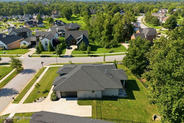 4027 Thomas Farm Dr, Louisville, KY 40299