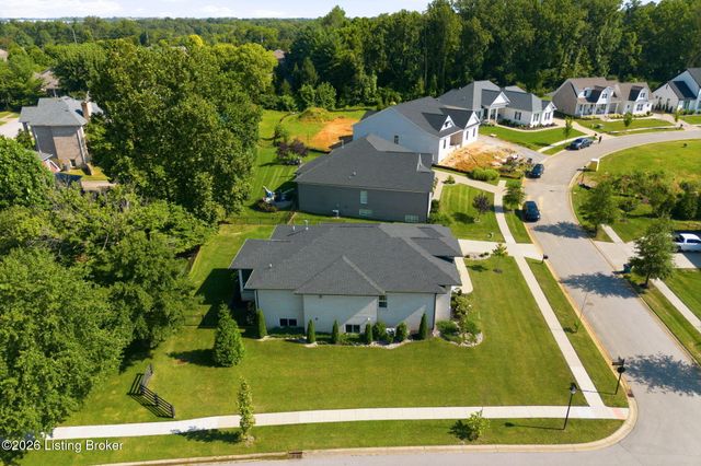 4027 Thomas Farm Dr, Louisville, KY 40299