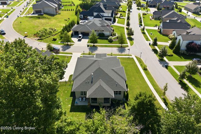 4027 Thomas Farm Dr, Louisville, KY 40299